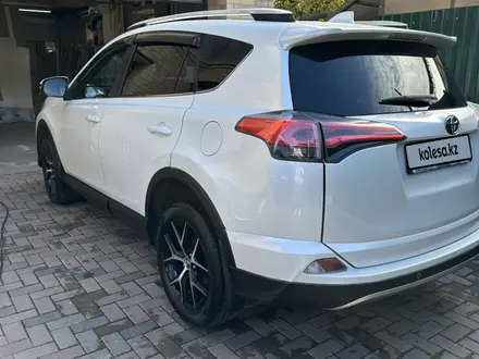 Toyota RAV4 2018 года за 12 000 000 тг. в Караганда – фото 2