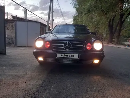 Mercedes-Benz E 240 1998 года за 3 000 000 тг. в Алматы – фото 23