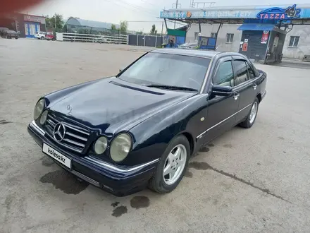 Mercedes-Benz E 240 1998 года за 3 000 000 тг. в Алматы – фото 4