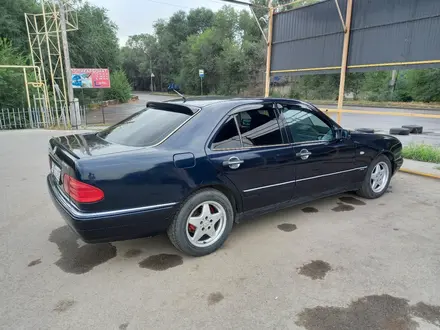 Mercedes-Benz E 240 1998 года за 3 000 000 тг. в Алматы – фото 8
