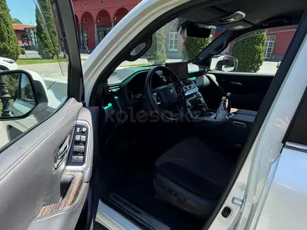 Toyota Land Cruiser 2022 года за 45 000 000 тг. в Алматы – фото 15