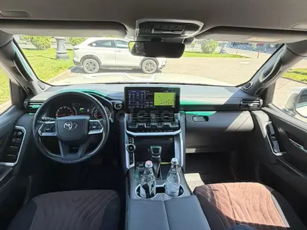 Toyota Land Cruiser 2022 года за 45 000 000 тг. в Алматы – фото 16