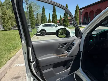 Toyota Land Cruiser 2022 года за 45 000 000 тг. в Алматы – фото 17