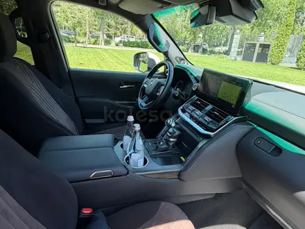 Toyota Land Cruiser 2022 года за 45 000 000 тг. в Алматы – фото 19