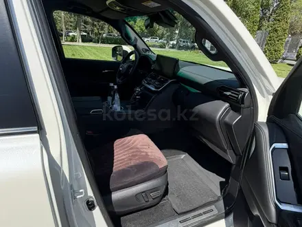 Toyota Land Cruiser 2022 года за 45 000 000 тг. в Алматы – фото 24
