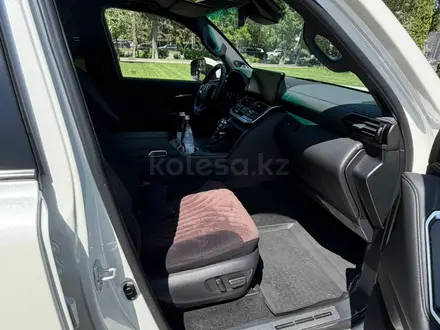 Toyota Land Cruiser 2022 года за 45 000 000 тг. в Алматы – фото 26