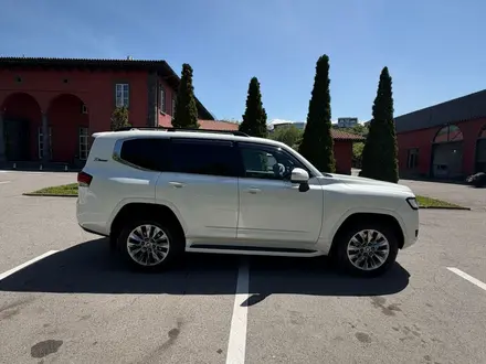 Toyota Land Cruiser 2022 года за 45 000 000 тг. в Алматы – фото 9