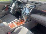 Toyota Camry 2007 года за 6 200 000 тг. в Актобе – фото 5