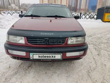 Volkswagen Passat 1995 года за 1 800 000 тг. в Астана – фото 4