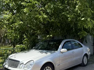 Mercedes-Benz E 240
