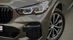 BMW X5 2021 года за 39 000 000 тг. в Костанай – фото 2