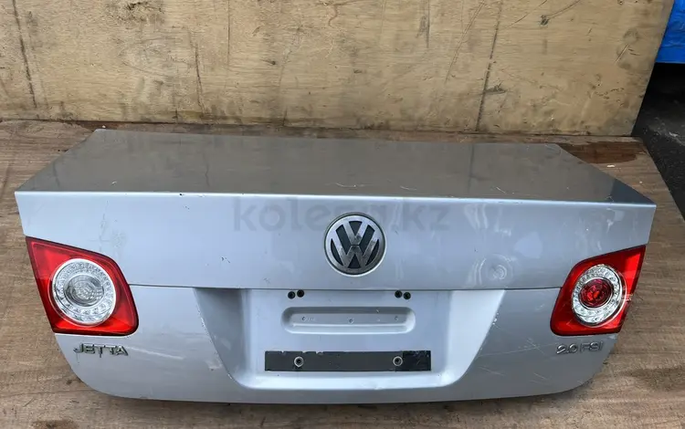 Крышка багажника на Volkswagen Jetta за 40 000 тг. в Алматы