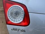 Крышка багажника на Volkswagen Jetta за 40 000 тг. в Алматы – фото 4