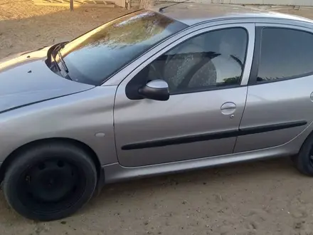 Peugeot 206 2004 года за 1 200 000 тг. в Атырау – фото 2