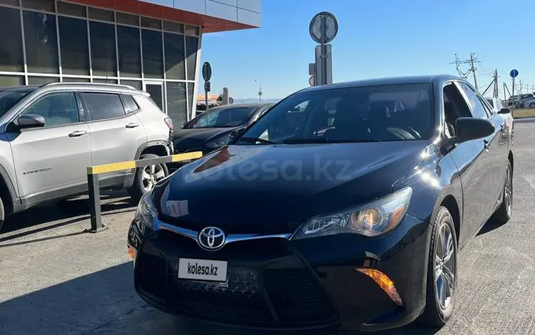Toyota Camry 2016 года за 6 800 000 тг. в Атырау