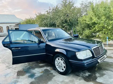 Mercedes-Benz E 280 1994 года за 2 800 000 тг. в Туркестан – фото 2