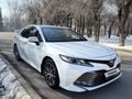 Toyota Camry 2021 года за 15 500 000 тг. в Алматы – фото 4