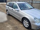 Mercedes-Benz C 180 2001 годаfor3 850 000 тг. в Атырау – фото 4