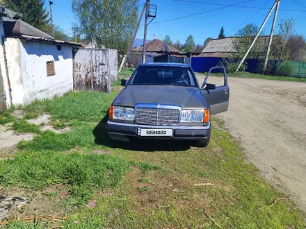 Mercedes-Benz E 200 1990 года за 1 400 000 тг. в Алтай – фото 11