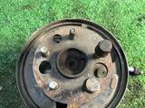 Ступица цапфа задняя правая Тойота Карина Е Авенсис 1 за 10 000 тг. в Алматы