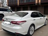 Toyota Camry 2018 года за 14 500 000 тг. в Уральск – фото 3