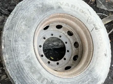 Шина с диском в хорошем состоянии, на запаску за 50 000 тг. в Алматы – фото 2