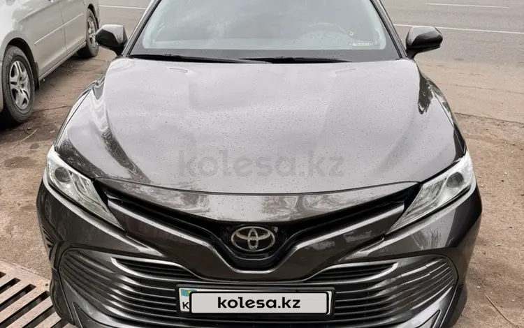 Toyota Camry 2018 года за 12 990 000 тг. в Алматы