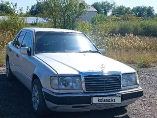 Mercedes-Benz E 230
