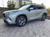Toyota Highlander 2022 года за 26 000 000 тг. в Астана