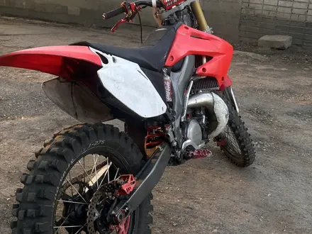 Honda  CR 250R 2005 года за 1 600 000 тг. в Алматы – фото 2