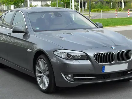 Стёкла на передние фары BMW 5 Series f10/f11/f18 (2009 — 2017 Г. В.) за 24 500 тг. в Алматы – фото 2