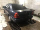 Mercedes-Benz C 180 1994 годаfor1 450 000 тг. в Астана – фото 3