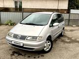 Volkswagen Sharan 1997 годаүшін2 700 000 тг. в Алматы