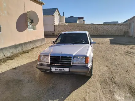 Mercedes-Benz E 230 1992 года за 1 650 000 тг. в Актау – фото 2