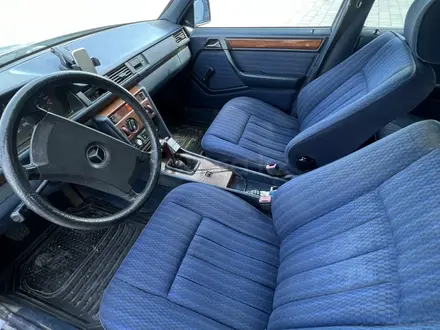 Mercedes-Benz E 230 1991 года за 850 000 тг. в Караганда – фото 13