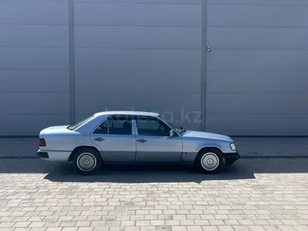 Mercedes-Benz E 230 1991 года за 850 000 тг. в Караганда – фото 5