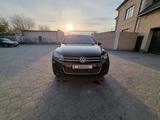 Volkswagen Touareg 2011 года за 12 800 000 тг. в Костанай – фото 2