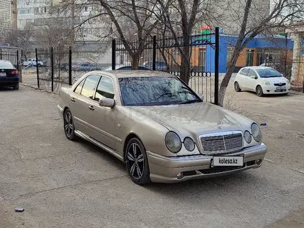 Mercedes-Benz E 320 1996 года за 3 100 000 тг. в Актау – фото 2