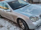 Mercedes-Benz C 180 2003 года за 2 990 000 тг. в Балхаш