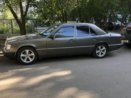 Mercedes-Benz E 220 1993 года за 1 850 000 тг. в Кокшетау