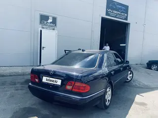 Mercedes-Benz E 320