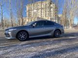 Toyota Camry 2022 года за 18 500 000 тг. в Астана – фото 3