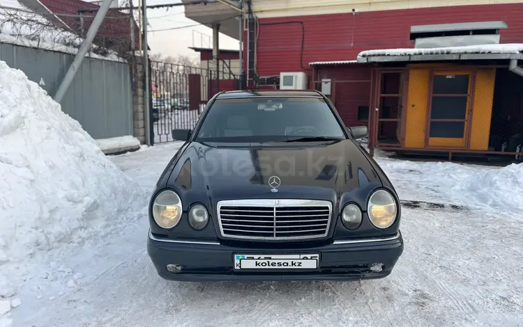 Mercedes-Benz E 220 1996 года за 2 750 000 тг. в Алматы