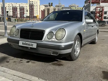 Mercedes-Benz E 240 1999 года за 3 000 000 тг. в Астана – фото 2