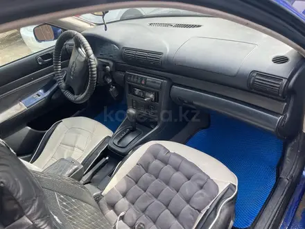 Audi A4 1998 года за 1 800 000 тг. в Уральск – фото 2