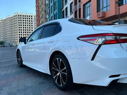 Toyota Camry 2018 года за 12 000 000 тг. в Актау – фото 3