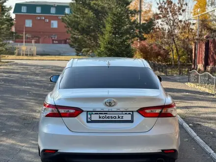 Toyota Camry 2019 года за 14 000 000 тг. в Костанай – фото 11