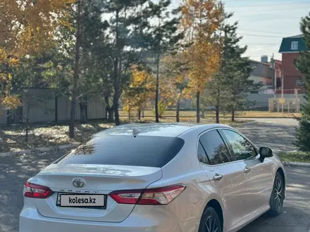 Toyota Camry 2019 года за 14 000 000 тг. в Костанай – фото 15