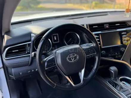 Toyota Camry 2019 года за 14 000 000 тг. в Костанай – фото 21