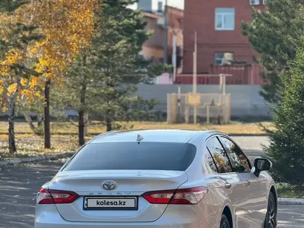 Toyota Camry 2019 года за 14 000 000 тг. в Костанай – фото 9